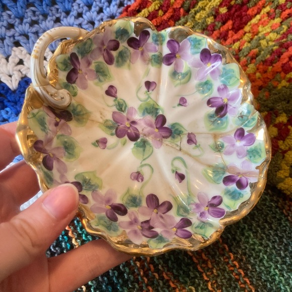 Repaired Vintage Purple and Green Floral Handled Plate - Picture 8 of 14